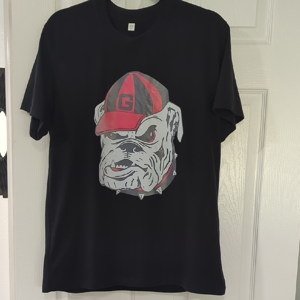 Black T-Shirt with Bulldog Graphic Size Medium